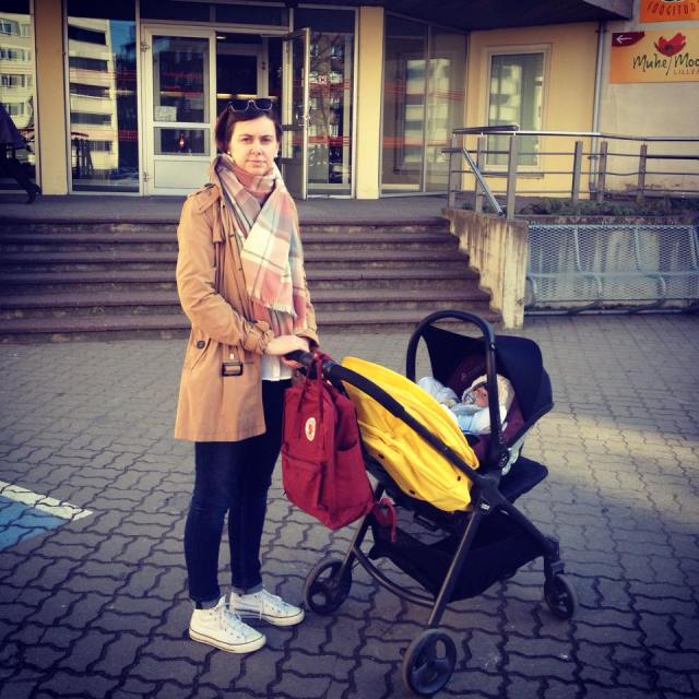 Laste polikliiniku ees väike poseerimine ka