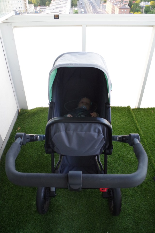 Jalatoe saab täiesti üles tõsta tekitades nii lapsele väikse pesa